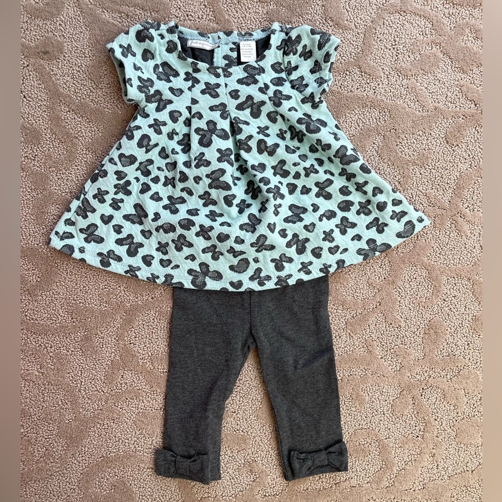 First impressions teal butterfly top with bow leggings.
